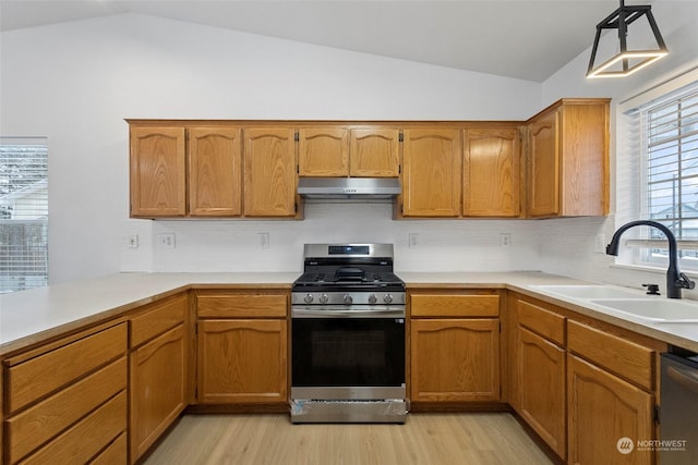 kitchen with vaulted ceiling, appliances with stainless steel finishes, sink, and decorative backsplash