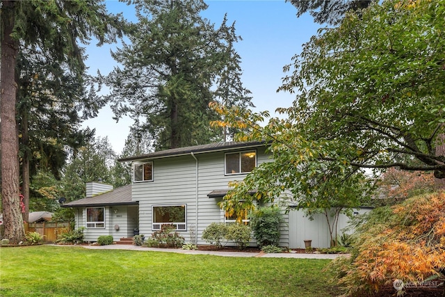 view of front of house with a front lawn