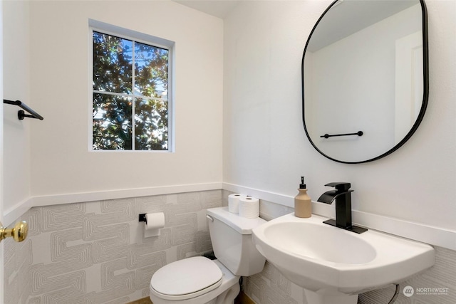 bathroom featuring sink and toilet