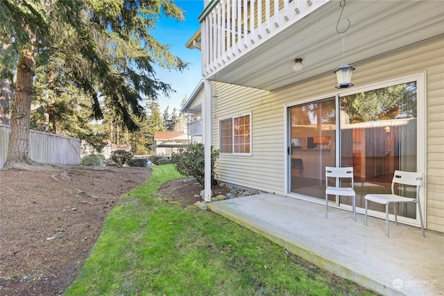 view of yard featuring a patio