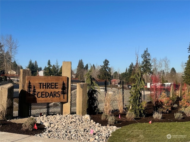 view of community / neighborhood sign