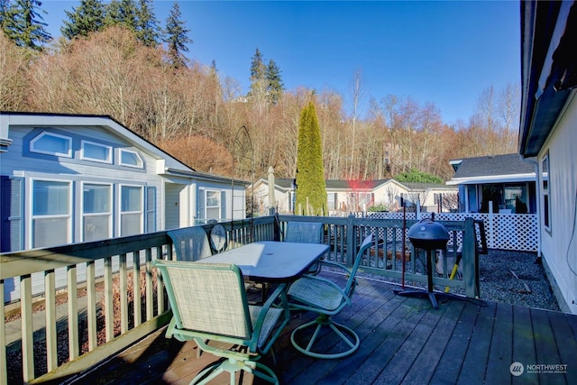 deck with outdoor dining space