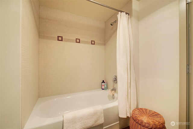 bathroom with shower / tub combo with curtain