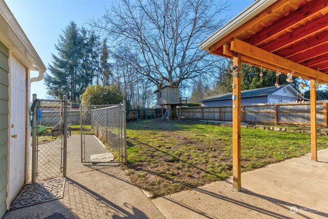 view of yard featuring a patio area