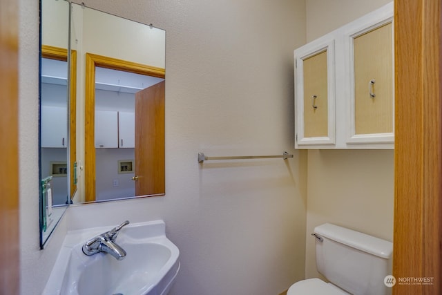 bathroom featuring toilet and sink