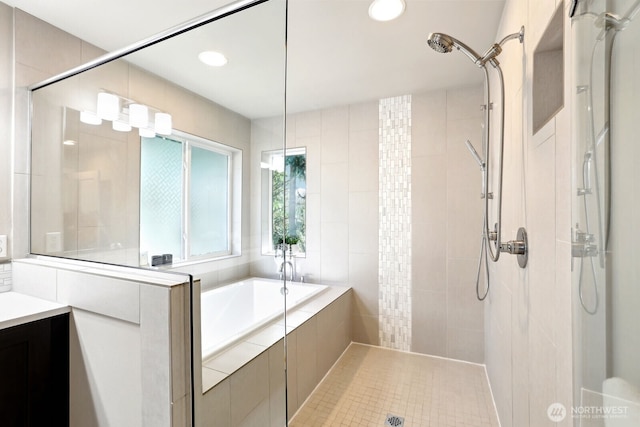 full bath with a garden tub, a tile shower, and recessed lighting