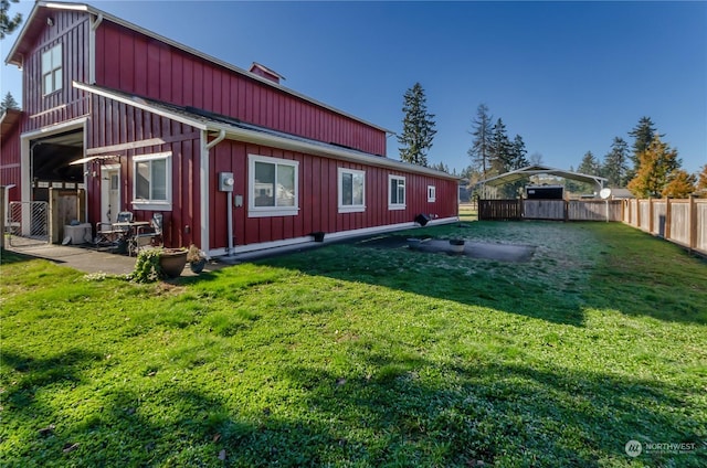 exterior space featuring a lawn