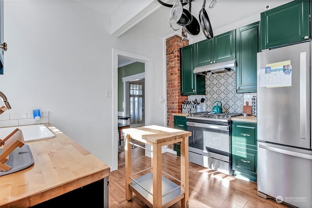 kitchen featuring sink, backsplash, stainless steel appliances, and green cabinetry