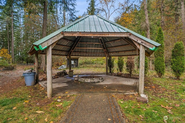 view of property's community featuring an outdoor fire pit