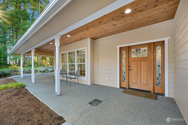 entrance to property featuring a porch