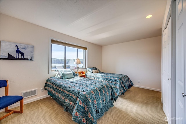 carpeted bedroom with baseboards, visible vents, and recessed lighting