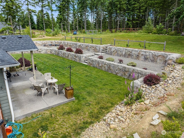 view of yard featuring a patio