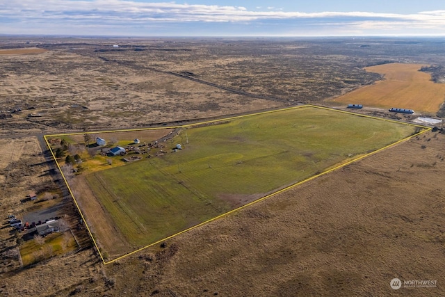 birds eye view of property featuring a rural view