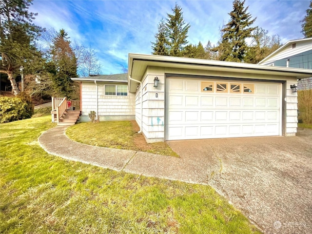 view of front of property featuring a front yard and a garage