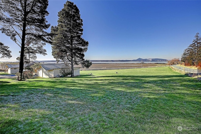 view of yard with a mountain view