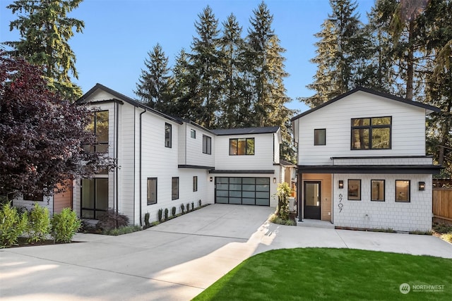 view of front of home featuring a garage and a front yard