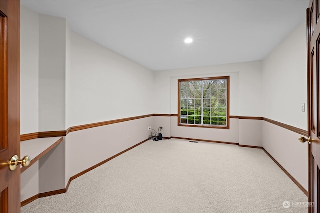 carpeted spare room featuring recessed lighting and baseboards