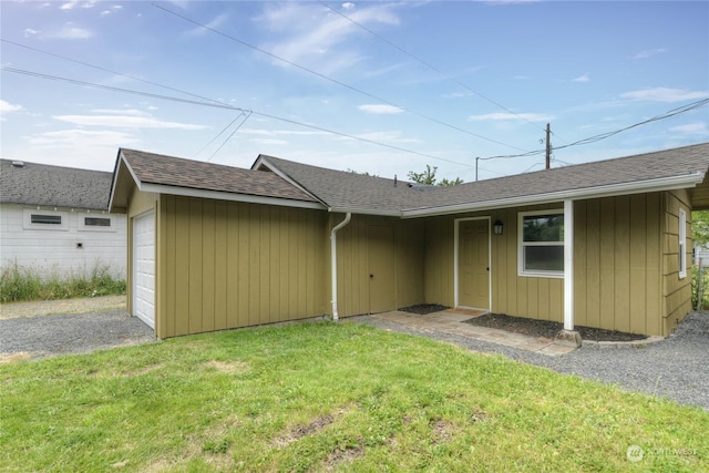 view of front of home featuring a garage and a front lawn