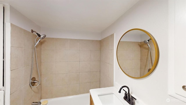 bathroom with vanity and tiled shower / bath