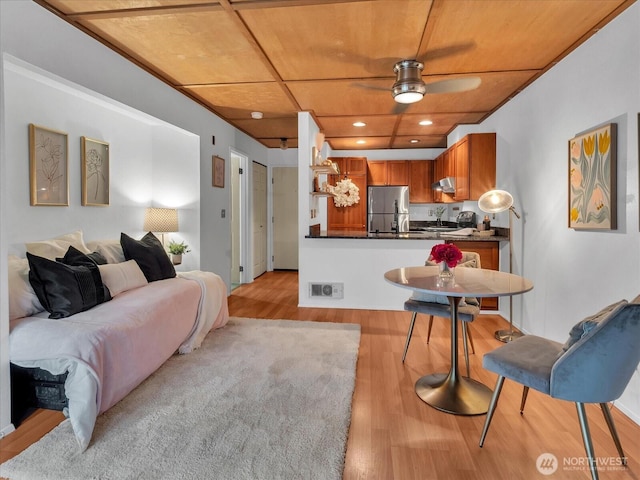 211 Summit Ave E Unit N308, Seattle, WA 98102 - living room with light wood finished floors, a ceiling fan, and recessed lighting