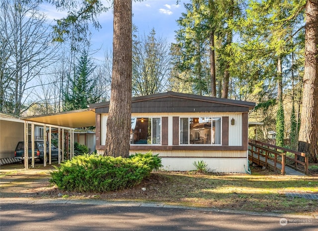 manufactured / mobile home with a carport