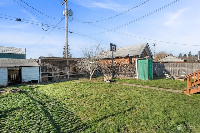 view of yard featuring a storage shed