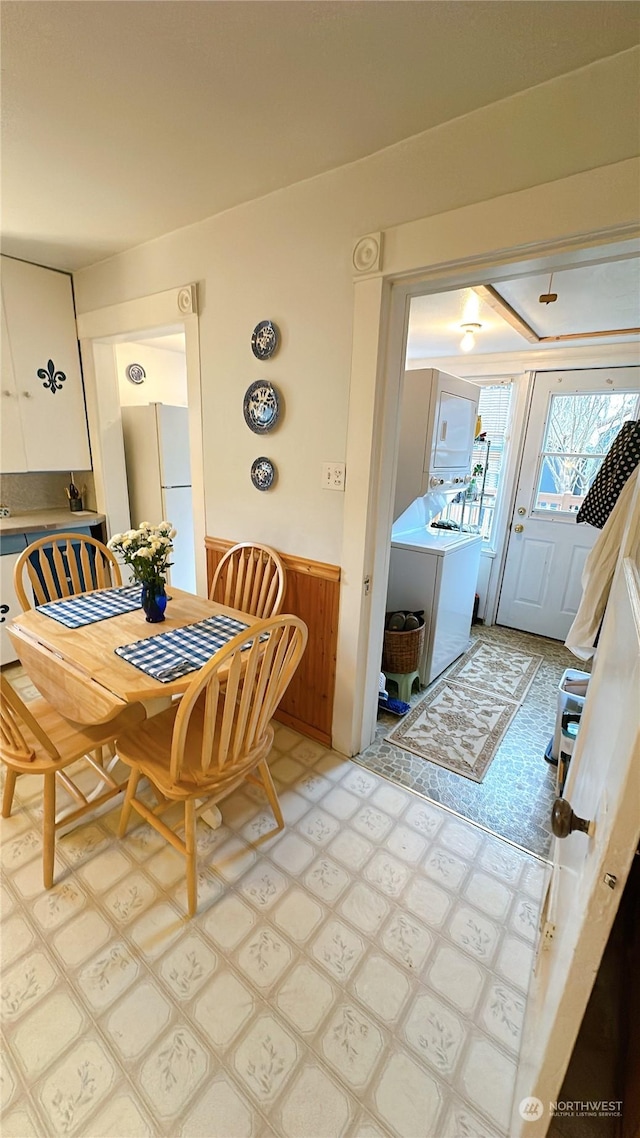 dining area featuring separate washer and dryer