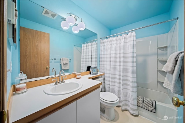 full bathroom with shower / tub combo with curtain, vanity, and toilet