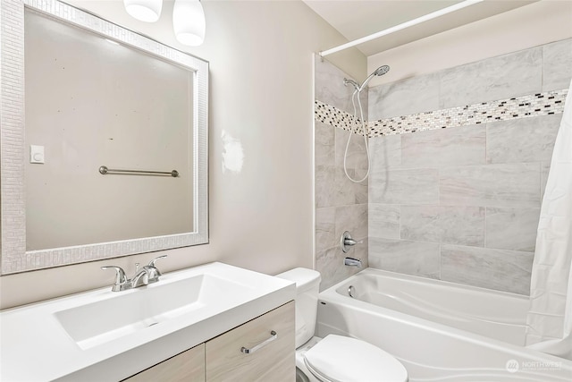 full bathroom featuring shower / tub combo with curtain, vanity, and toilet