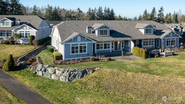 view of front facade with a front yard