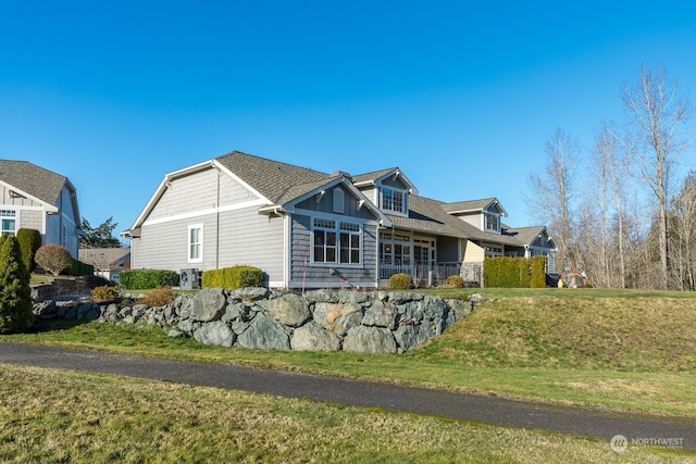 view of front of home with a front lawn