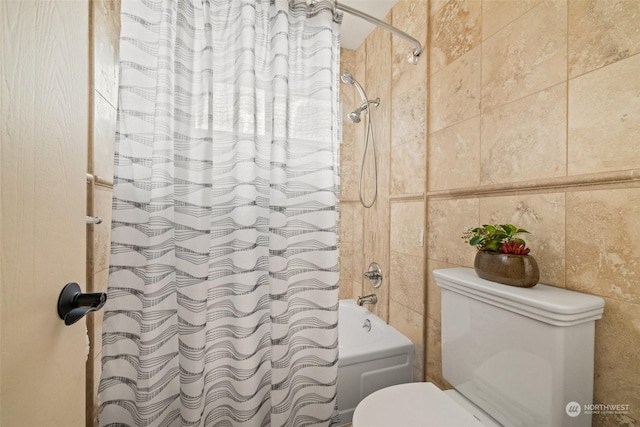 bathroom featuring shower / tub combo with curtain and toilet