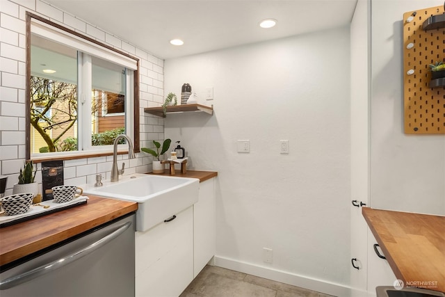 clothes washing area with sink