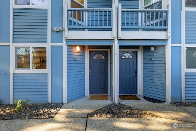 entrance to property featuring a balcony