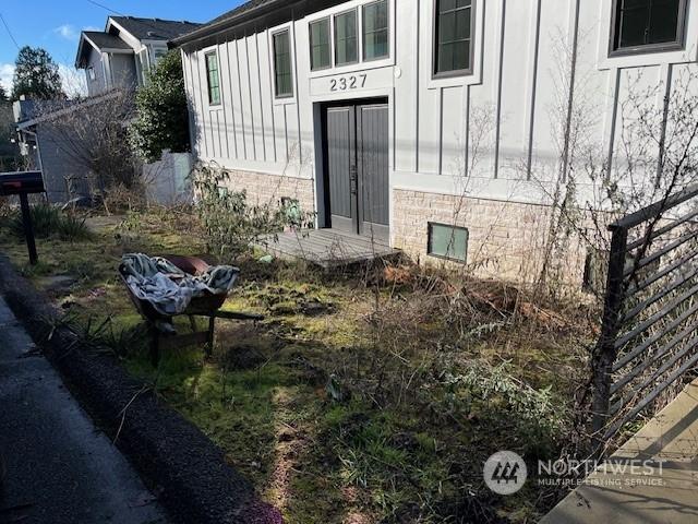 2327 Hughes Ave SW, Seattle, WA 98116 - view of doorway to property