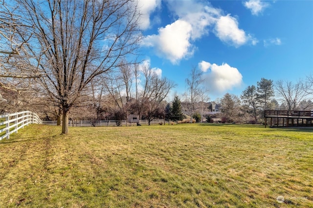 view of yard featuring a rural view