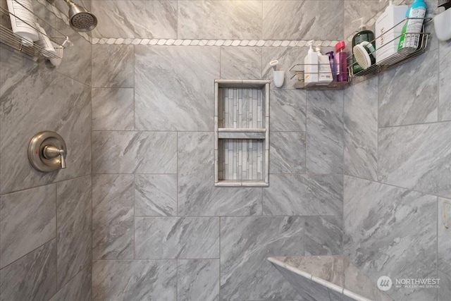 bathroom featuring tiled shower