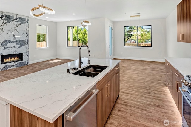 21402 39th Dr SE Unit A, Bothell, WA 98021 - kitchen featuring a sink, stainless steel appliances, light wood-style floors, open floor plan, and recessed lighting
