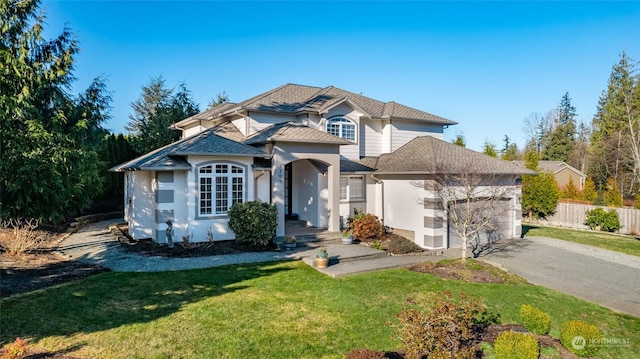 view of front facade featuring a front yard