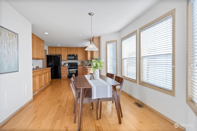 dining room with recessed lighting, baseboards, visible vents, and light wood finished floors