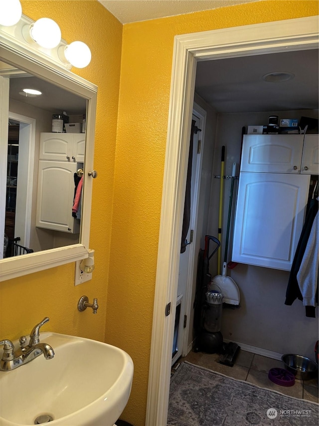 bathroom featuring a sink and tile patterned floors