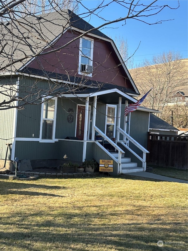 view of front facade with a front yard and fence