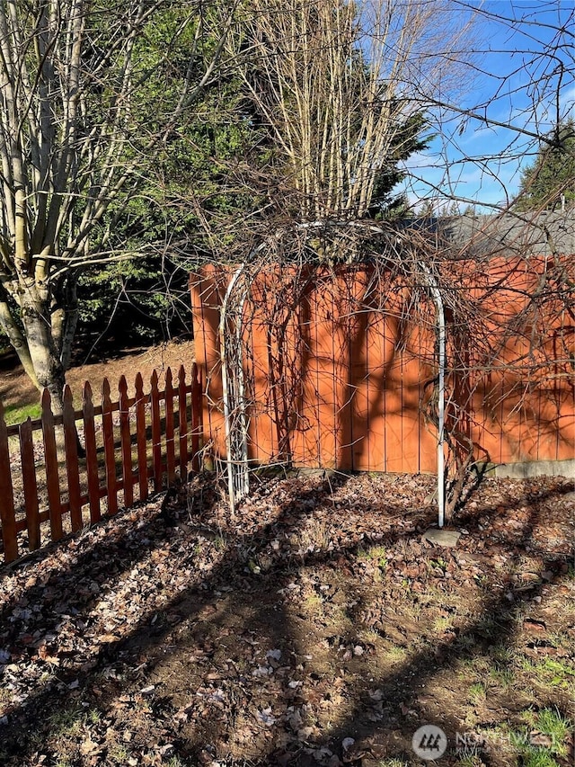 view of yard featuring fence