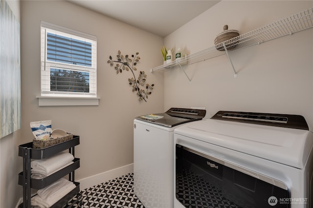 laundry area with baseboards, laundry area, and washer and clothes dryer