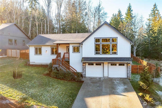 view of front of house featuring a garage and a front yard