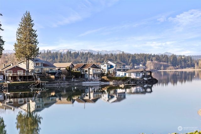 water view with a mountain view