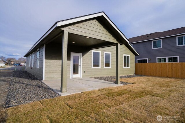 1300 Marina Dr Unit 12, Moses Lake, WA 98837 - back of house with a lawn, a patio, and fence