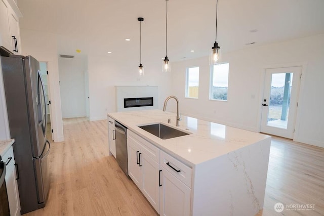 1300 Marina Dr Unit 12, Moses Lake, WA 98837 - kitchen with a sink, light wood-type flooring, appliances with stainless steel finishes, and a wealth of natural light