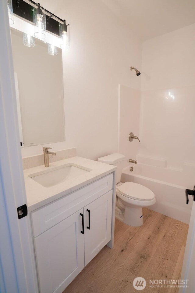 1300 Marina Dr Unit 12, Moses Lake, WA 98837 - bathroom with vanity, toilet, wood finished floors, and shower / bath combination