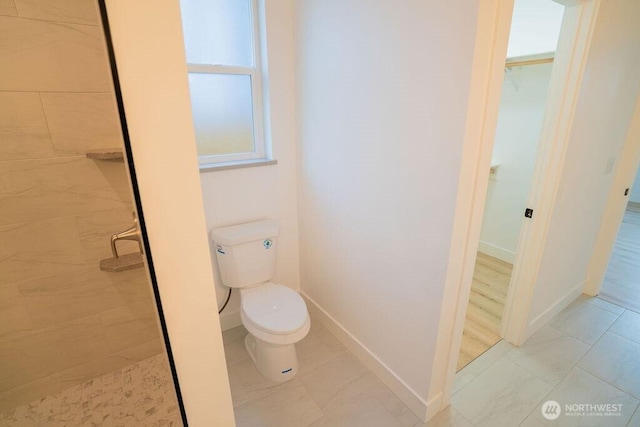 1300 Marina Dr Unit 12, Moses Lake, WA 98837 - bathroom featuring toilet, baseboards, and a tile shower